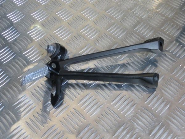 Suporte Esquerdo Passageiro Suzuki GSXR1000 09-11 - Image 2