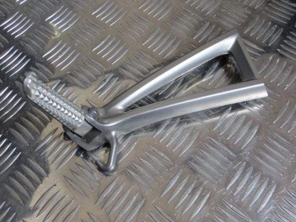 Suporte Esquerdo Passageiro Yamaha YZF R6 06-07 - Image 2