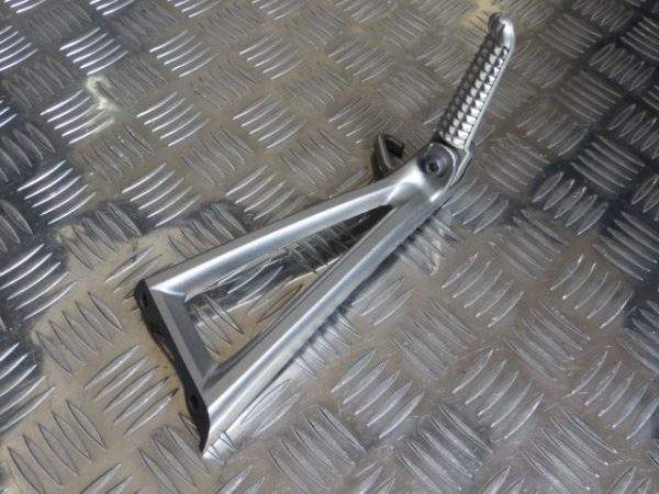 Suporte Esquerdo Passageiro Yamaha YZF R6 06-07 - Image 3