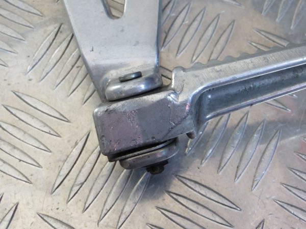 Suporte Esquerdo Passageiro Honda CBR900RR 929 00-02 - Image 3