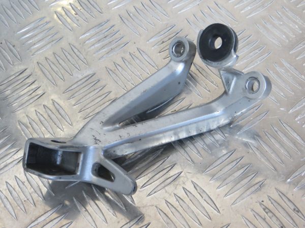 Suporte Esquerdo Passageiro Suzuki GSXR600 97-00/ GSXR750 96-99 Srad - Image 2