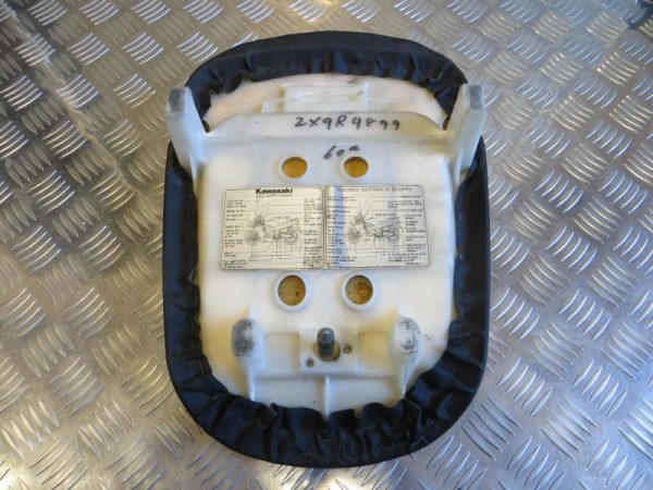 Banco Passageiro Kawasaki ZX9R 98-01 - Image 3