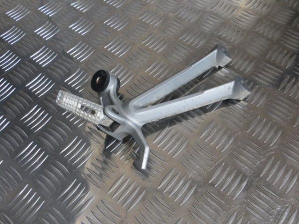 Suporte Esquerdo Passageiro Suzuki GSXR1000 K7/8 - Image 2