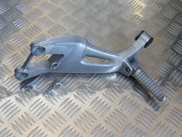 Suporte Esquerdo Passageiro Honda CBR1100XX 97-07 - Image 2