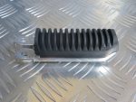Pousa Pés Direito Condutor Suzuki GSXR1100 89-98/ RF600 93-96/ GSF600 95-04/ GSF1200 96-06/ GSF400 91-93 Bandit