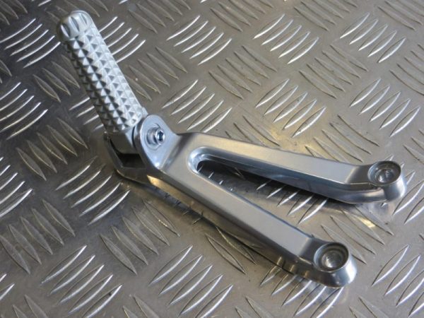 Suporte Esquerdo Passageiro Yamaha YZF R1 00-03 - Image 2