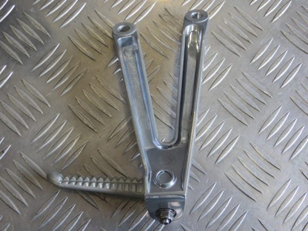 Suporte Esquerdo Passageiro Yamaha YZF R1 00-03 - Image 3