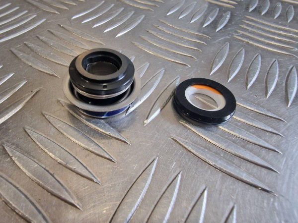 Vedante Bomba de Água Suzuki GSXR1300 Hayabusa 99-07/ GSXR1100 93-98/ GSXR600 97-00/ GSXR750 96-99/ RF600/ RF900/ VS800 VZ800 - Image 2