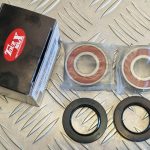 Kit Rolamentos c/ Vedantes Roda Frente Yamaha FZ8 11-16/ MT-07 14-17/ MT-09 13-17 / Tracer 900 15-17/ Tracer 700 16-18/ XSR900 16-17/ XSR700 2016/ XJ6 09-16