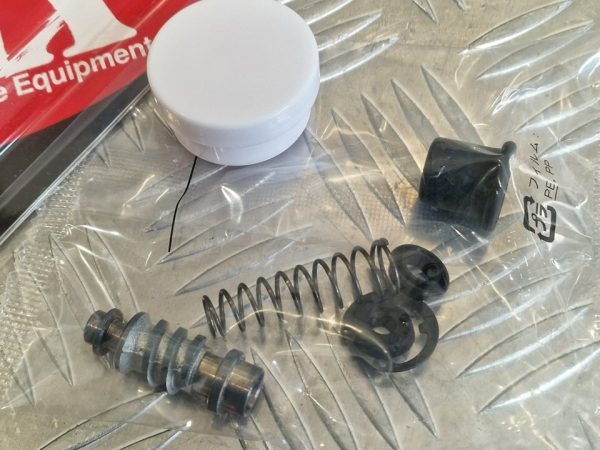 Kit Reparação Bomba Travão do Punho Honda CBR1100XX 97-07/ ST1100 96-01/ ST1300 02-07/ VFR800 98-01/ XL1000V Varadero 99-10 - Image 2