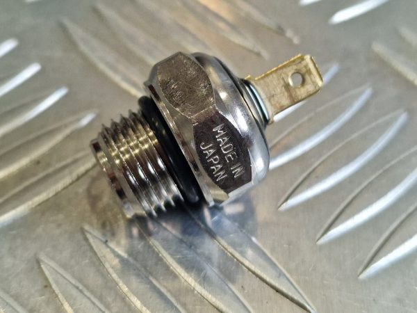 Interruptor Temperatura do Radiador Honda CB500 94-03 / CB600F Hornet 98-06 / CBF600 04-07/ CBR600F 87-05/ CBR900RR 92-01/ CBR1000F 93-99/ CBR1100XX 97-00 / ST1100 90-01/ VFR750 86-97/ VFR800 98-10/ VT600 Shadow/ VTR1000F / VTR SP/ XRV750 96-03/ XL600V 97-00/ XL650V 00-07/ XL1000V 00-06 - Image 2