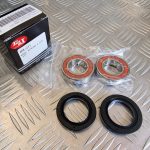 Kit Rolamentos c/ Vedantes Roda Frente Honda CBR900RR 00-03/ CBR1000RR 04-16
