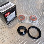 Kit Rolamentos c/ Vedantes Roda Frente Honda NX250 88-95/ NX650 Dominator 90-94/ SLR650 97-98/ XL600V Transalp 89-96/ XRV650 88-90/ XR250