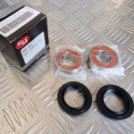 Kit Rolamentos c/ Vedantes Roda Frente Yamaha YZF R6 99-14/ YZF R1 98-14/ XV1600 Wildstar 99-02/ TDM900 02-11/ MT-03/ FZS1000 01-05/ FZ6 04-10/ FJR1300 01-14