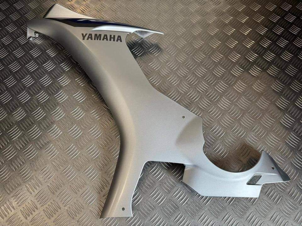 WhatsApp Image 2026-01-15 at 11.37.491 Lateral Esquerda Yamaha YZF R1 15-19 - Image 1