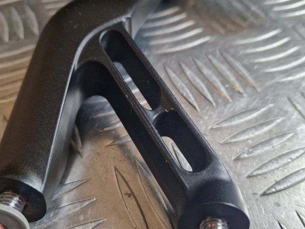 Suporte Pousa Pés Traseiro Direito Yamaha R1 15-19 - Image 3