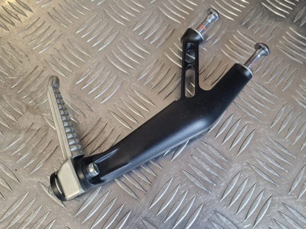 Suporte Pousa Pés Traseiro Direito Yamaha R1 15-19 - Image 5