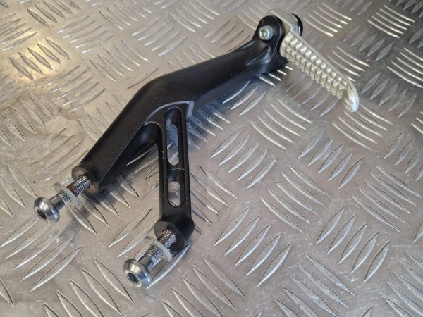 Suporte Pousa Pés Traseiro Direito Yamaha R1 15-19 - Image 2
