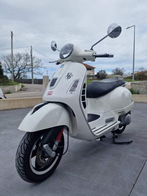 Vespa GTS 300 Super, 2011 - Image 4