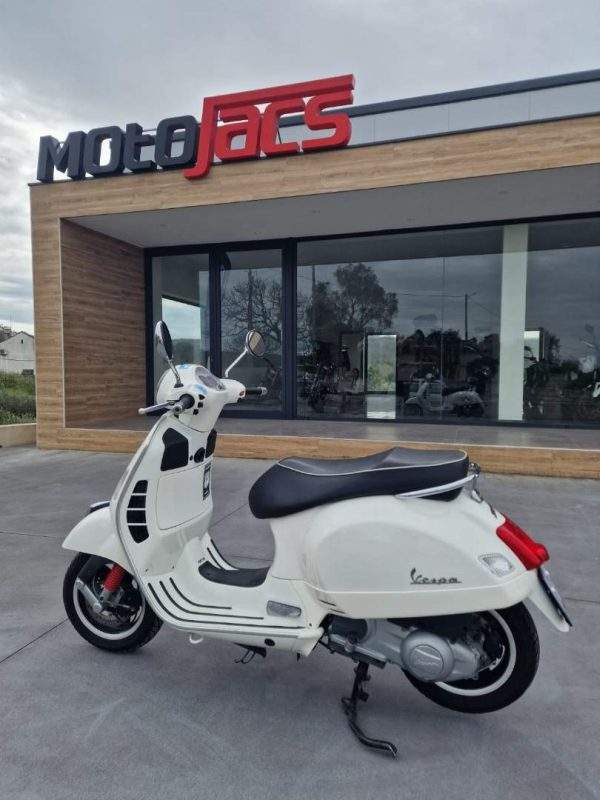 Vespa GTS 300 Super, 2011 - Image 2