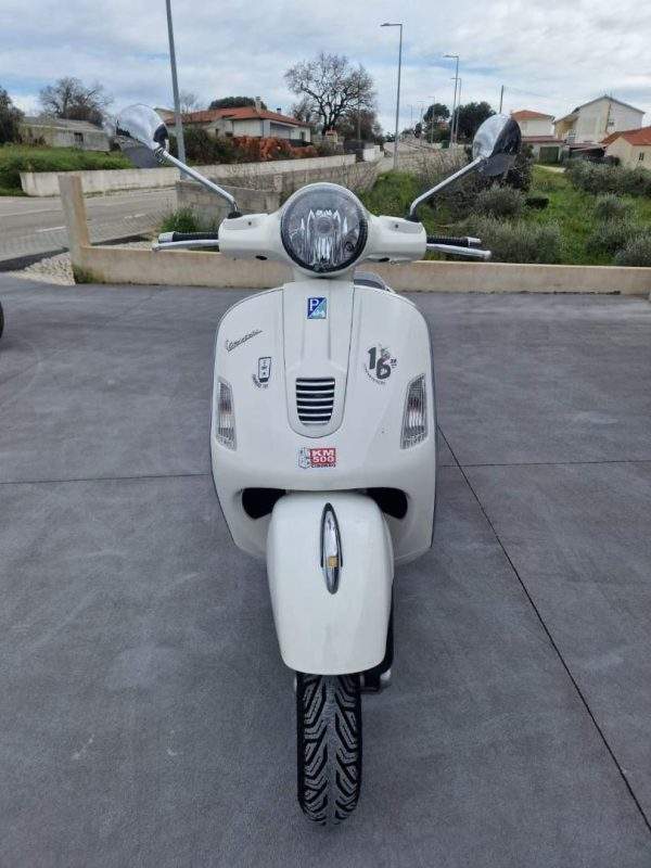 Vespa GTS 300 Super, 2011 - Image 3