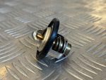 Termostato do Radiador Suzuki TL1000S 97-01/ GSXR750 00-03/ TL1000R 97-01/ GSXR1000 01-02/ GSXR600 01-03
