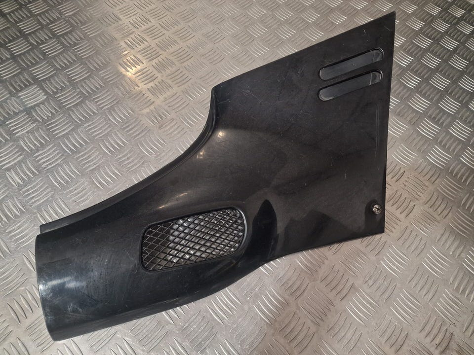 WhatsApp Image 2026-10-27 at 18.49.141H Tampa Lateral Direita Honda CBR1000F 1987-1988 - Image 1