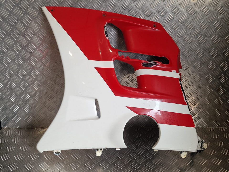 WhatsApp Image 2026-10-28 at 12.26.141 Carenagem Lateral Esquerda Honda CBR1000F 1989-1992 - Image 1