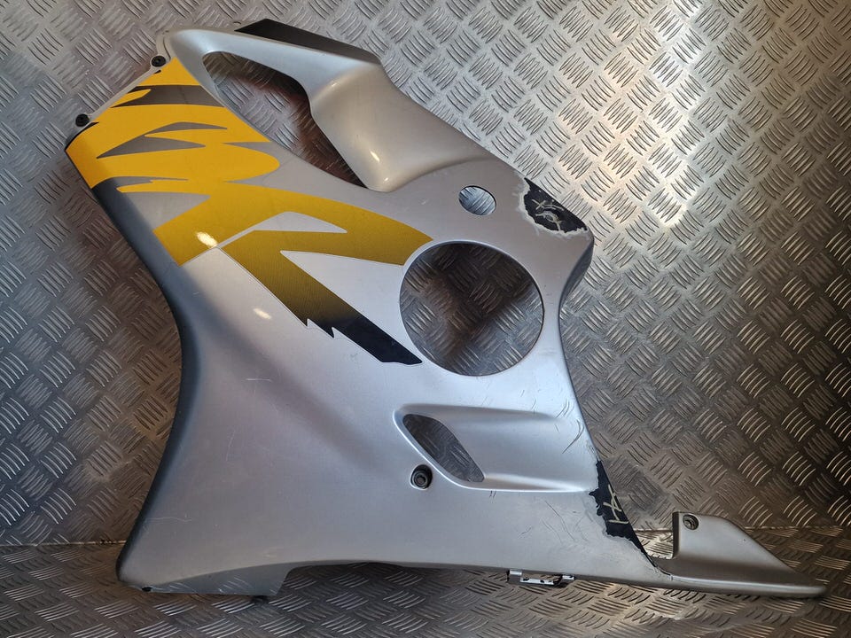 WhatsApp Image 2026-10-29 at 14.26.521 Carenagem Lateral Esquerda Honda CBR600F 1999-2005/ CBR600 Sport 2001-2005 - Image 1
