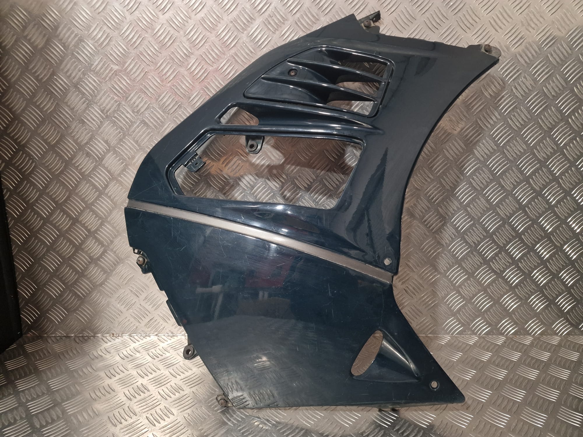 WhatsApp Image 2026-10-29 at 17.59.291 Carenagem Lateral Direita Suzuki RF600R 1993-1996/ RF900R 1994-1998 - Image 1
