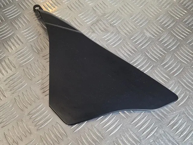 i6228755126 Tampa Lateral Esquerda Yamaha YZF R1 2015-2019 - Image 1