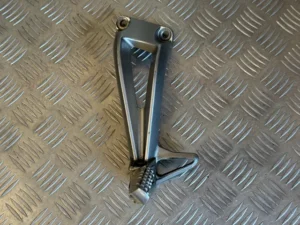 Suporte Esquerdo Passageiro Yamaha FZ1 2006-2015