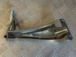 Suporte Esquerdo Passageiro Yamaha FZ1 2006-2015 - Image 4