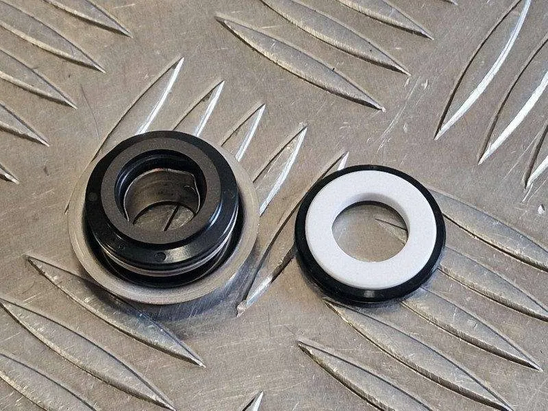 20221020_141646 Vedante Bomba de Água Suzuki GSXR1300 Hayabusa 99-07/ GSXR1100 93-98/ GSXR600 97-00/ GSXR750 96-99/ RF600/ RF900/ VS800 VZ800 - Image 1