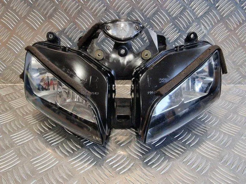 20221116_153945 Óptica de Farol Honda CBR600RR 03-04 - Image 1