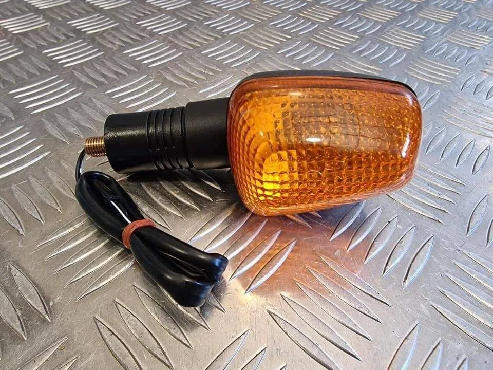 20230616_150737 Pisca Trás Direito Suzuki GSXR1300 Hayabusa 99-06/ GSX750F 89-06/ GSXR 600 750 Srad / TL1000S / TL1000R - Image 1